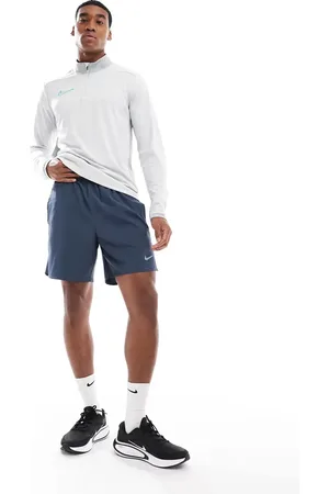 Nike Challenger Dri-FIT 7 inch 2 in 1 shorts in