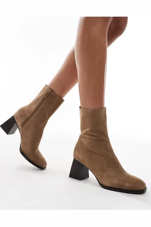 Stradivarius Heeled leather ankle boot in tan suede