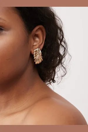 petit moments Carro large stud ridged earrings in