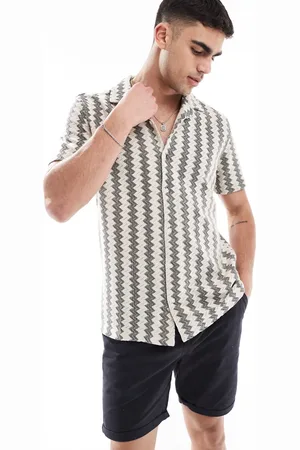 Brave Soul Short sleeve knitted shirt with textured stripe in and white