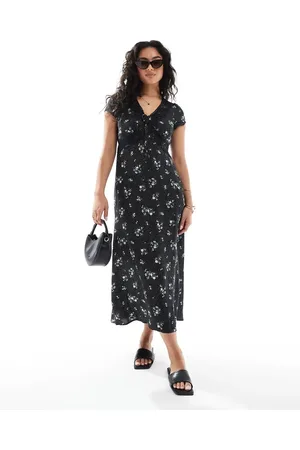 New Look V-neck midi tea dress with lace detail in floral