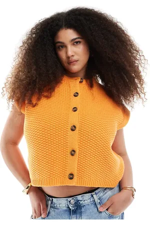 ASOS ASOS DESIGN Curve boxy knitted stitch waistcoat with button detail in
