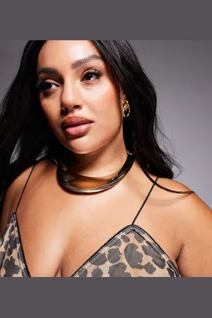 ASOS ASOS DESIGN Curve Limited Edition torque choker with wide abstract twist design in tone