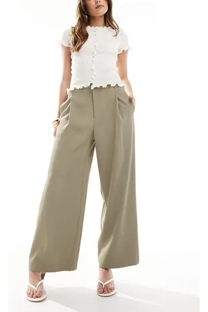 Stradivarius Pleated tailored trouser in khaki
