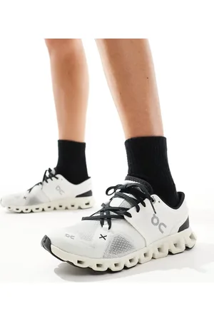 On Running ON Cloud X 3 training trainers in white and black