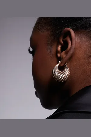 Kaiia Ribbed hoop earrings in