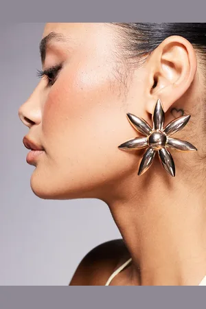 Kaiia Oversized flower stud earrings in