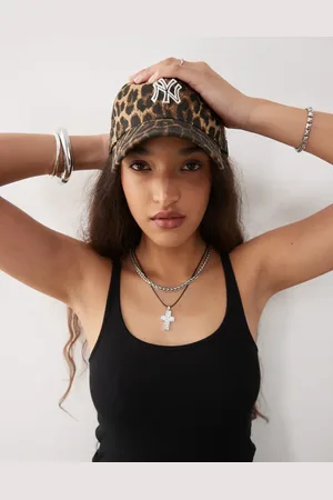 New Era NY Yankees 9twenty outline logo cap in leopard print