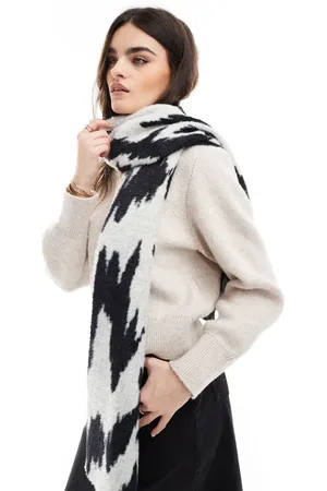 Fred Perry X Amy Winehouse blurred print scarf in and white