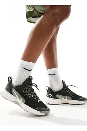 Nike Juniper Trail 3 trainers in dark