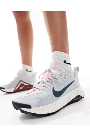 Nike ReactX Wildhorse trainers in and white