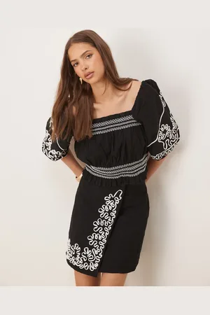 Y.A.S Contrast cornelli embroidered puff sleeve crop top co-ord in