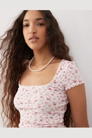 Miss Selfridge Lace trim rib short sleeve top in ditsy floral