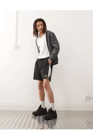 Vertere Berlin Logo contrast panel detail sports shorts in