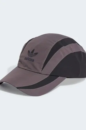 adidas Road cap in trace / black