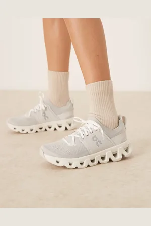 On Running ON Cloudswift 4 running trainers in