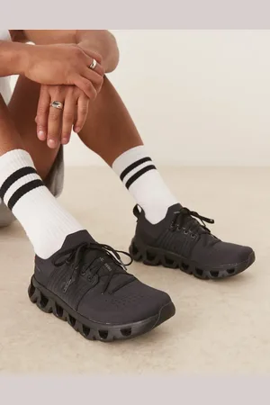 On Running ON Cloudswift 4 running trainers in