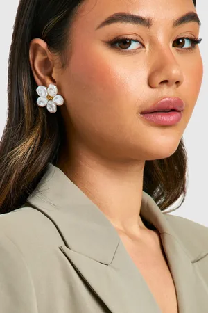 Boohoo Womens Textured Pearl Flower Stud Earrings - - One Size