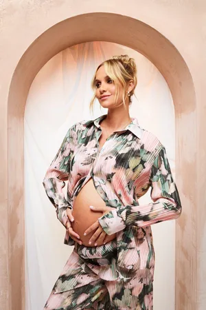 Boohoo Womens Emily Shak Maternity Plisse Floral Print Button Down Long Sleeve Shirt - - 10