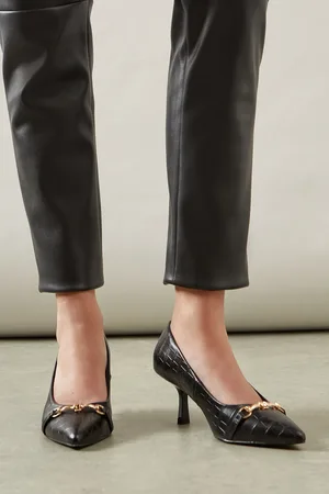 wallis Wide Fit Esme Snaffle Detail Mid Heel Court Shoes