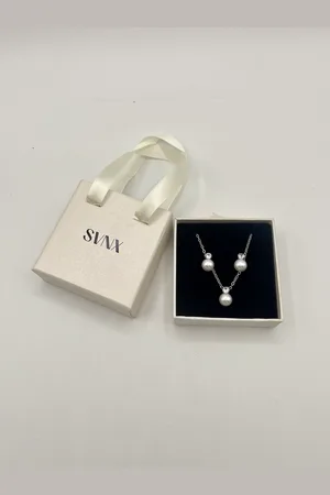 SVNX Large Pearl Diamante Earrings & Necklace Set in