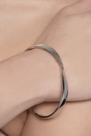 Karen Millen Tone Textured Twist Narrow Bangle