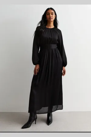 Gini London Crew Neck Twist Front Ruched Waist Maxi Dress