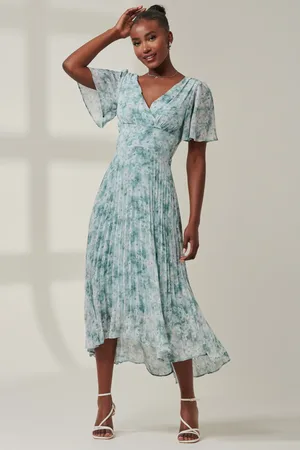 Jolie Moi Chelsea Pleated Chiffon Dip Hem Maxi Dre