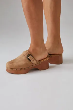 Faith Womens : Vivara Faux Suede Western Buckle Closed Toe Clog Mules