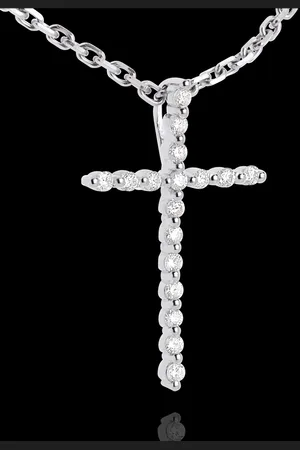 Edenly Paved cross pendant - 17 diamonds