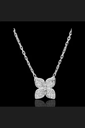 Edenly Eternity Flower Necklace with 16 diamonds