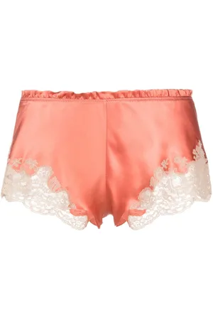 Floaty shorts in satin silk and Caudry lace
