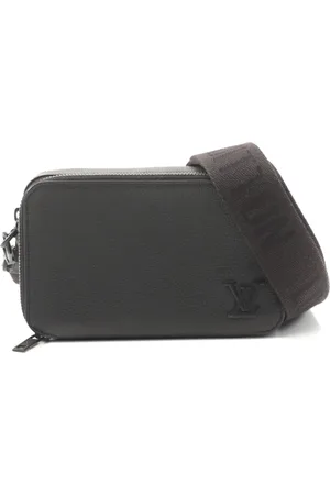 LOUIS VUITTON 2021 Alpha Wearable Wallet shoulder bag
