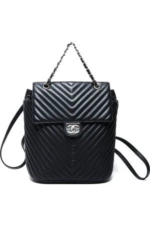 CHANEL 2015-2016 V-stitch backpack