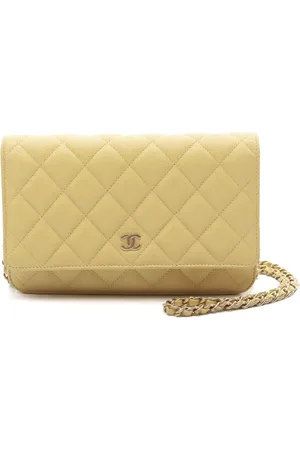 CHANEL 2021 diamond-quilted shoulder bag