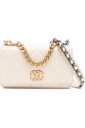 CHANEL 19 wallet on chain