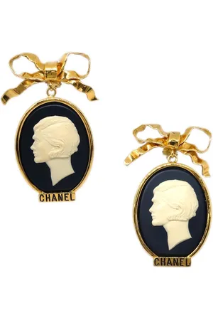 CHANEL 1990-2000s cameo clip-on earrings