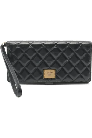 CHANEL 2018-2019 diamond-quilted wallet