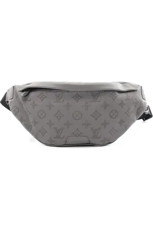 LOUIS VUITTON 2021 Discovery PM belt bag