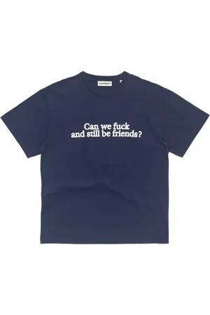 CARNE BOLLENTE Benefits with Friends T-shirt