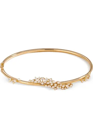 Ananya 18K yellow Scatter Floating diamonds bangle
