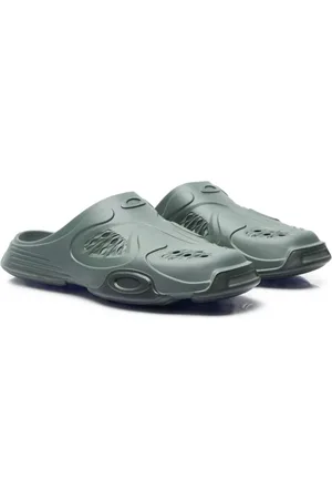 Oakley X Brain Dead Factory Team Paguro slides