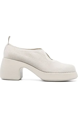 Camper Thelma keyhole-detail knitted pumps