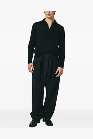 Seven Gauge V-neck knitted sweater