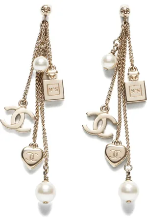 CHANEL 2018 Interlocking CC drop earrings