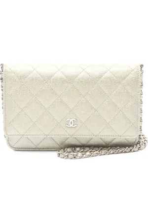 CHANEL 2021 diamond-quilted wallet