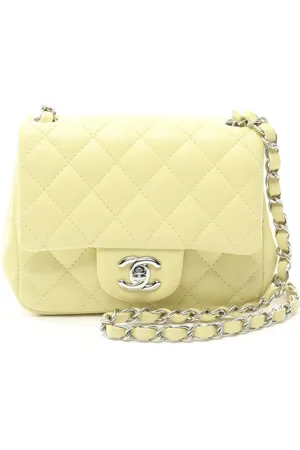 CHANEL 2021s matelassé-effect shoulder bag