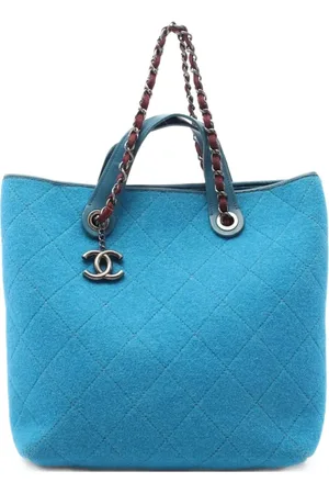 CHANEL 2011 Matelassé shoulder bag