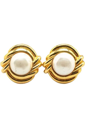 CHANEL 1970-1980 Plated Faux Pearl Round Clip on Earrings costume earrings