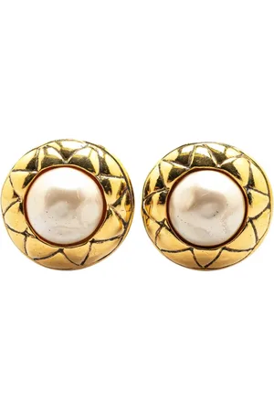 CHANEL 1970-1980 Plated Faux Pearl Round Clip on Earrings costume earrings